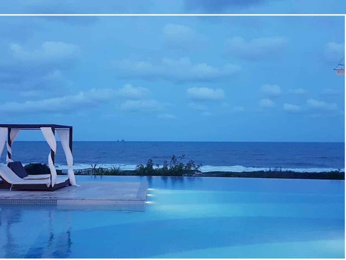 Apê estilo Resort c/ pé na areia e vista mar, próximo ao Beto Carrero Piçarras Esterno foto