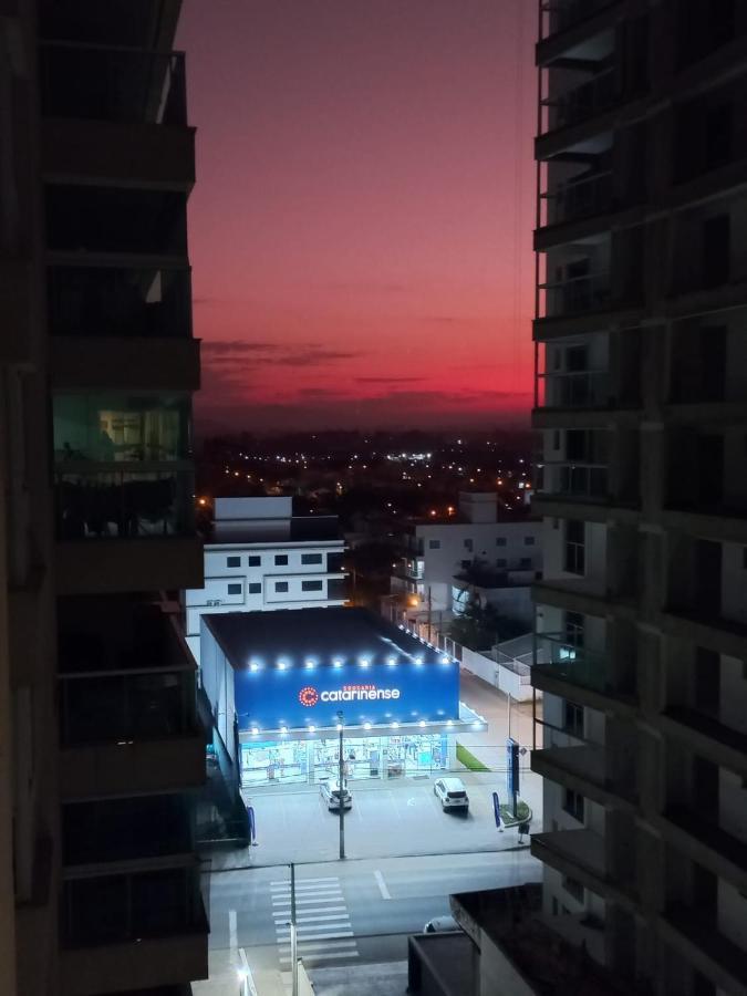Apê estilo Resort c/ pé na areia e vista mar, próximo ao Beto Carrero Piçarras Esterno foto