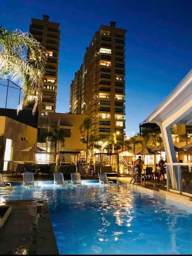 Apê estilo Resort c/ pé na areia e vista mar, próximo ao Beto Carrero Piçarras Esterno foto