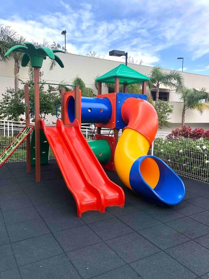 Apê estilo Resort c/ pé na areia e vista mar, próximo ao Beto Carrero Piçarras Esterno foto