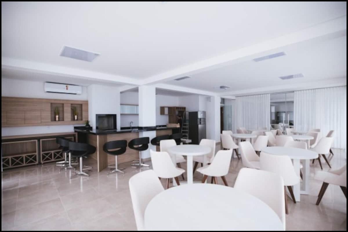 Apê estilo Resort c/ pé na areia e vista mar, próximo ao Beto Carrero Piçarras Esterno foto