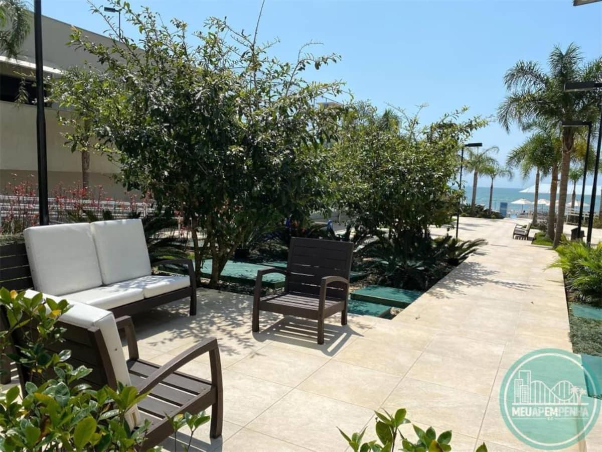 Apê estilo Resort c/ pé na areia e vista mar, próximo ao Beto Carrero Piçarras Esterno foto