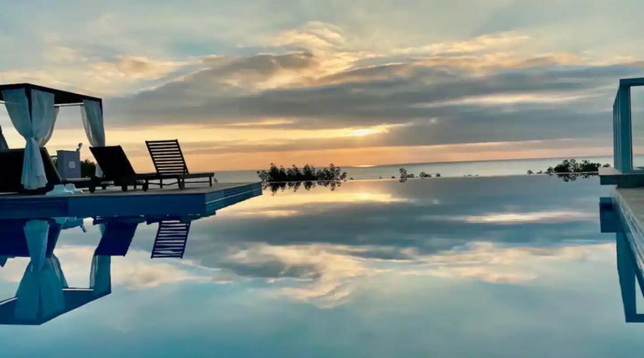 Apê estilo Resort c/ pé na areia e vista mar, próximo ao Beto Carrero Piçarras Esterno foto