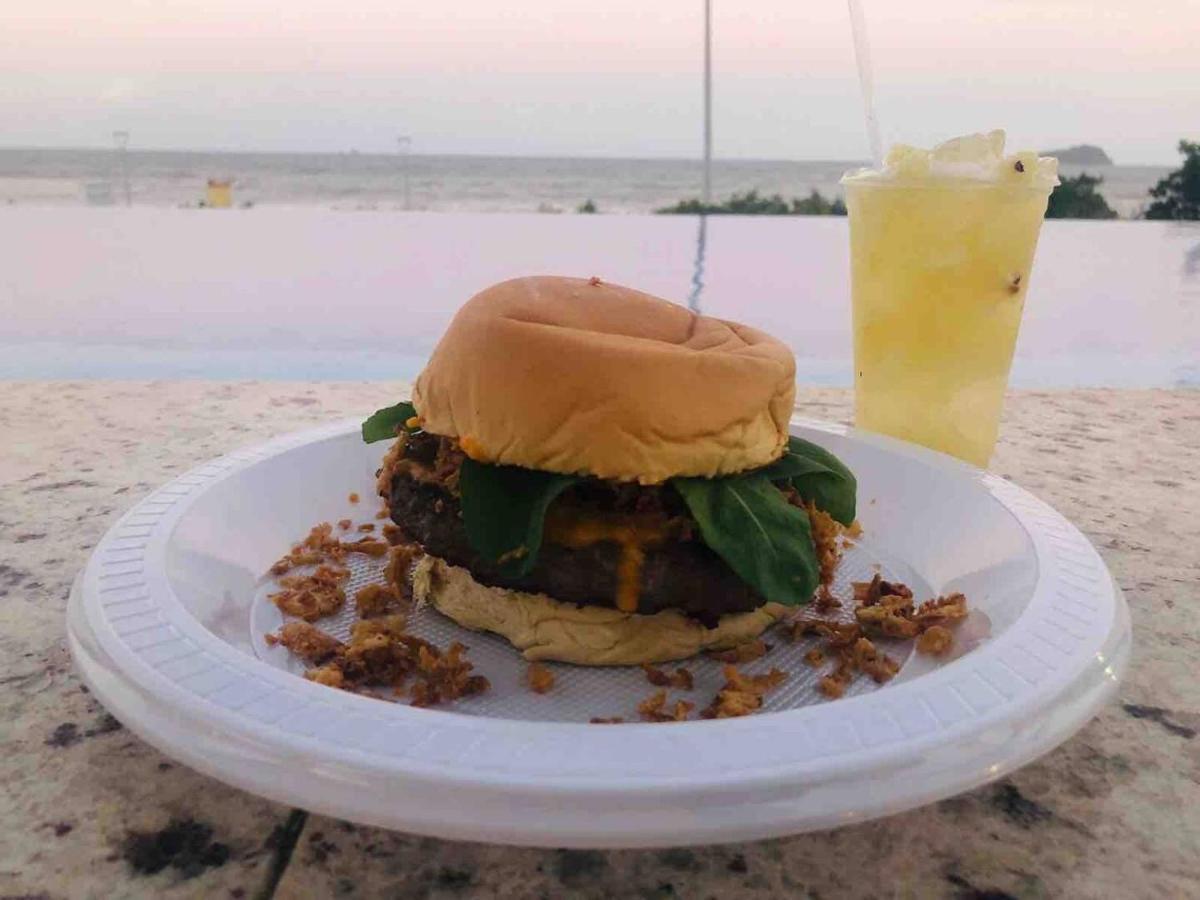 Apê estilo Resort c/ pé na areia e vista mar, próximo ao Beto Carrero Piçarras Esterno foto