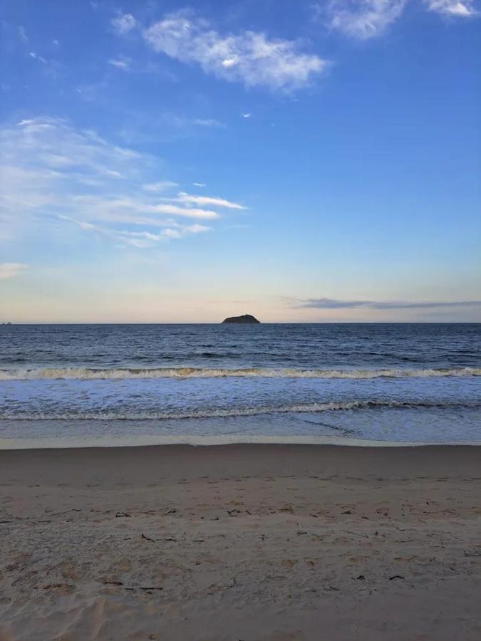 Apê estilo Resort c/ pé na areia e vista mar, próximo ao Beto Carrero Piçarras Esterno foto