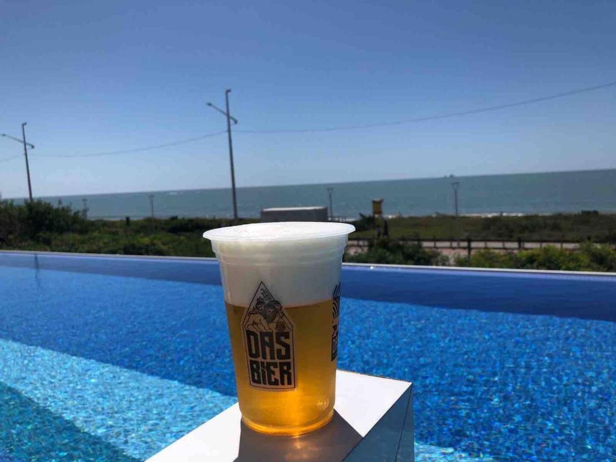 Apê estilo Resort c/ pé na areia e vista mar, próximo ao Beto Carrero Piçarras Esterno foto